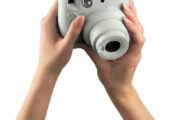 INSTAX Mini 12: Eine stylische Sofortbildkamera